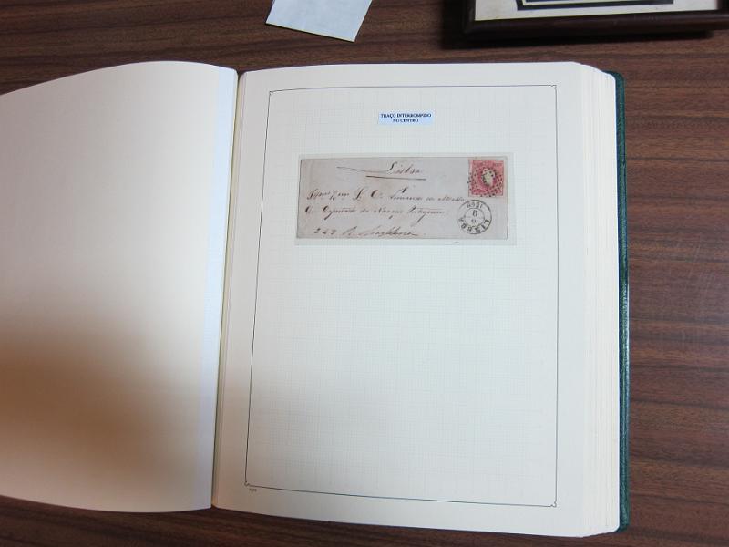 0018 (25).JPG -     Lote:    18      Marcofilia      Lotes Especiais       Descrição:         Portugal &mdash; Colecção especializada em dois álbuns com estudo especializado das marcas de duplo círculo e circulares de Lisboa, com selos de diversas emissões e cartas. Lote a ver.        Lote       Valor Base:     &euro; 1.000,00     Valor Venda:     Retirado     
